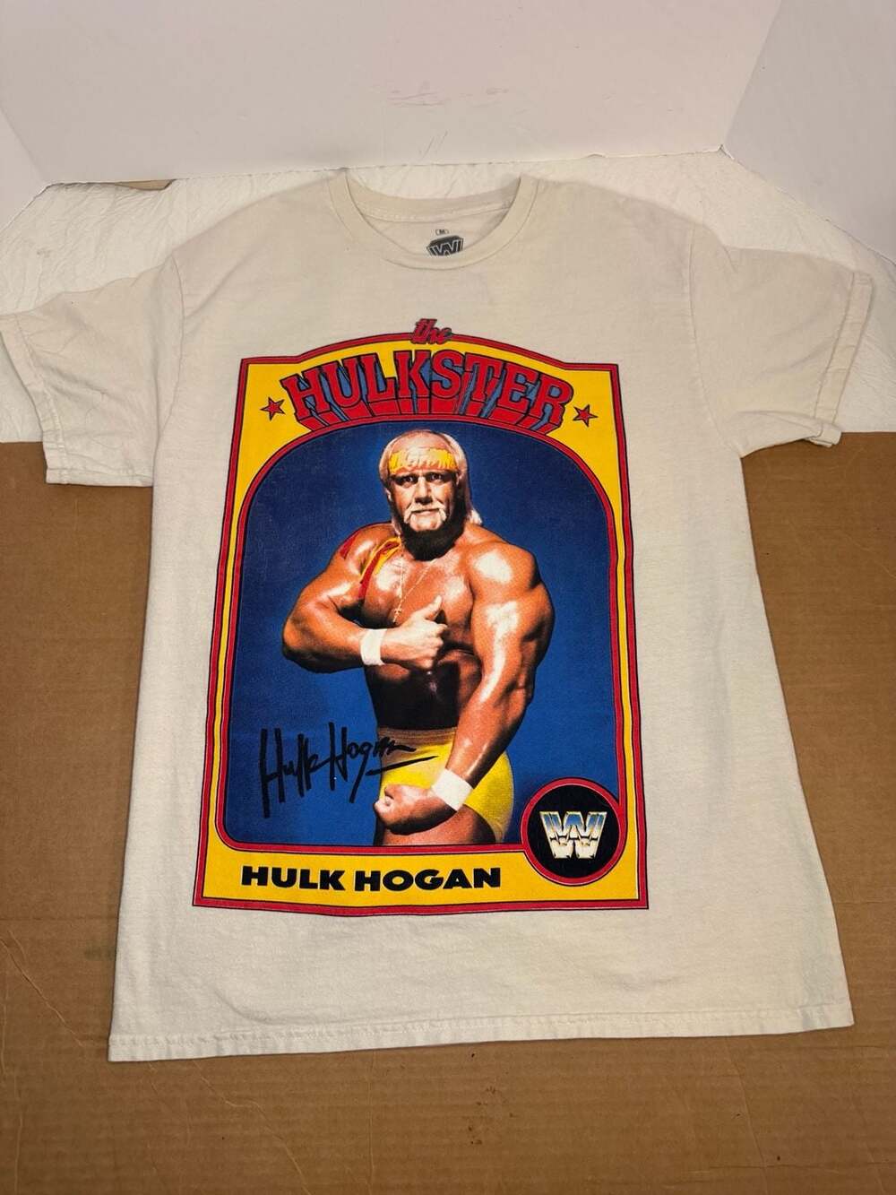 WWE Legends Men's Hulk Hogan The Hulkster Vintage Sports Card T-Shirt Medium Tan